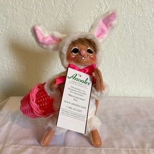 Annalee Mouse in Bunny Costume with tag 6” Tall with pink plastic basket